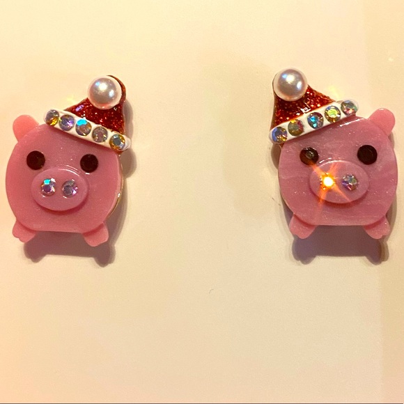 New Betsey Johnson HOLIDAY WHIMSY SANTA PIG STUDS PINK - Picture 4 of 6